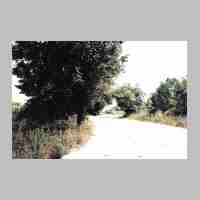 002-1047 Sommer 1995 - Teilansicht der Strasse in Asslacken.JPG